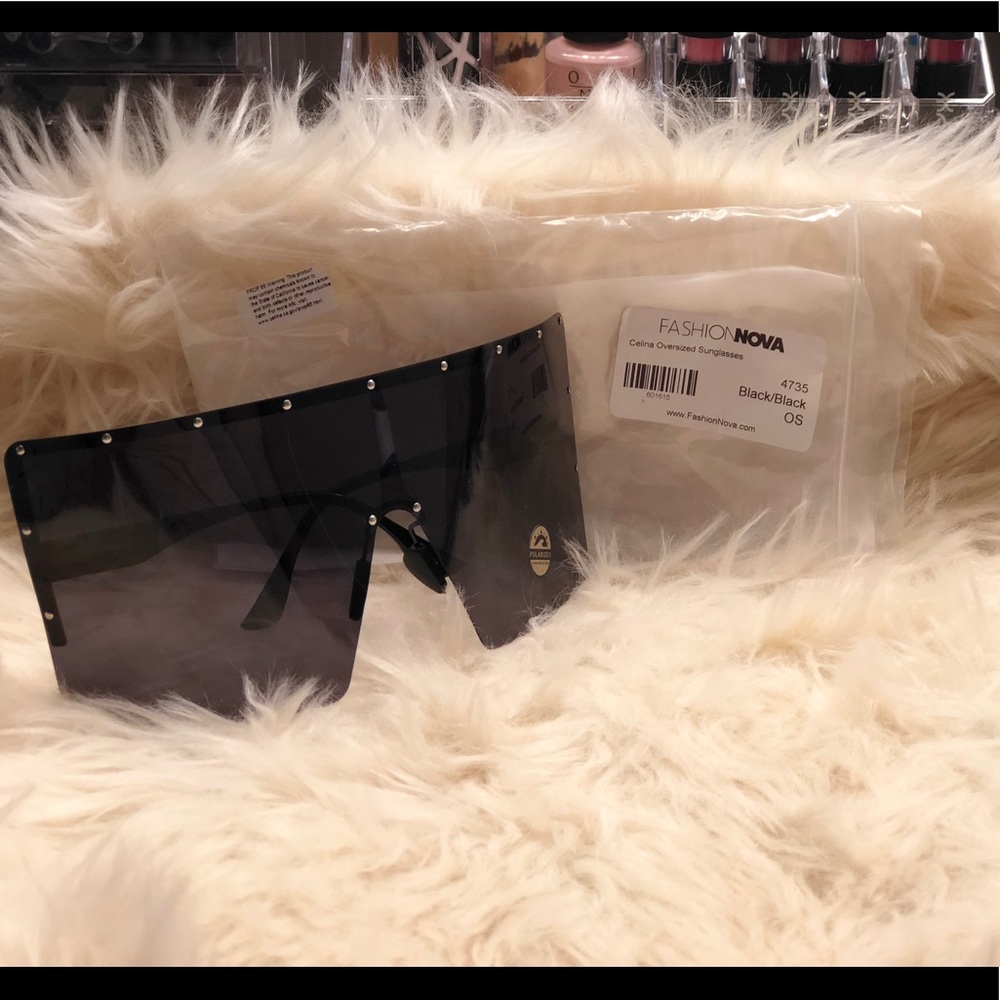 🔥‼️Fashion Nova Oversize Stylish Sunglasses
